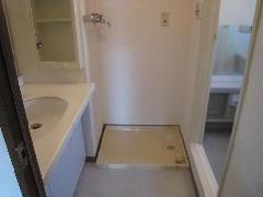 板橋区　Y様邸　洗面化粧台交換工事①　既存洗面所及び工事中写真